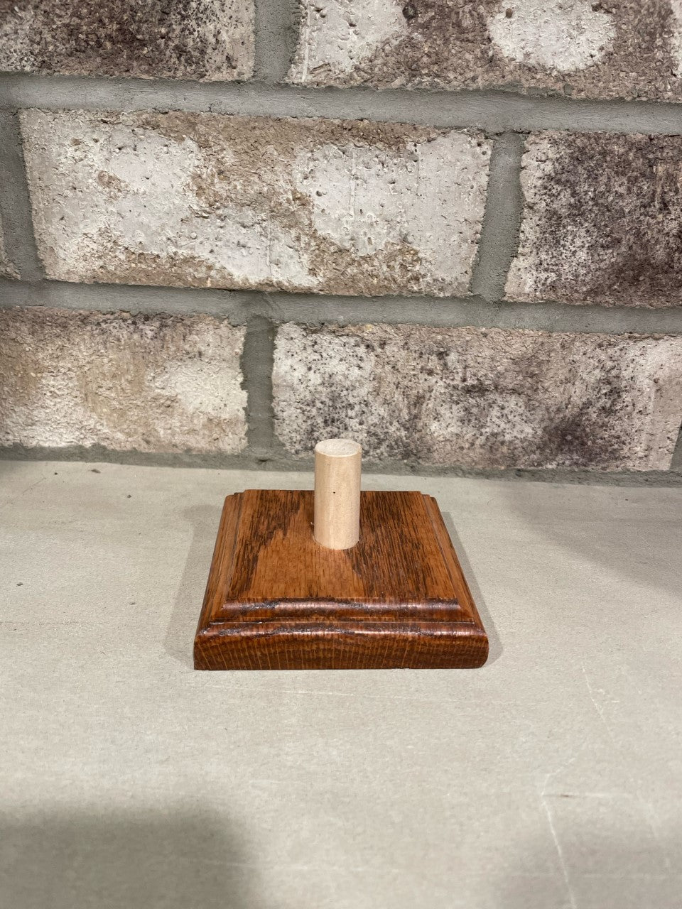 Single wood call stand